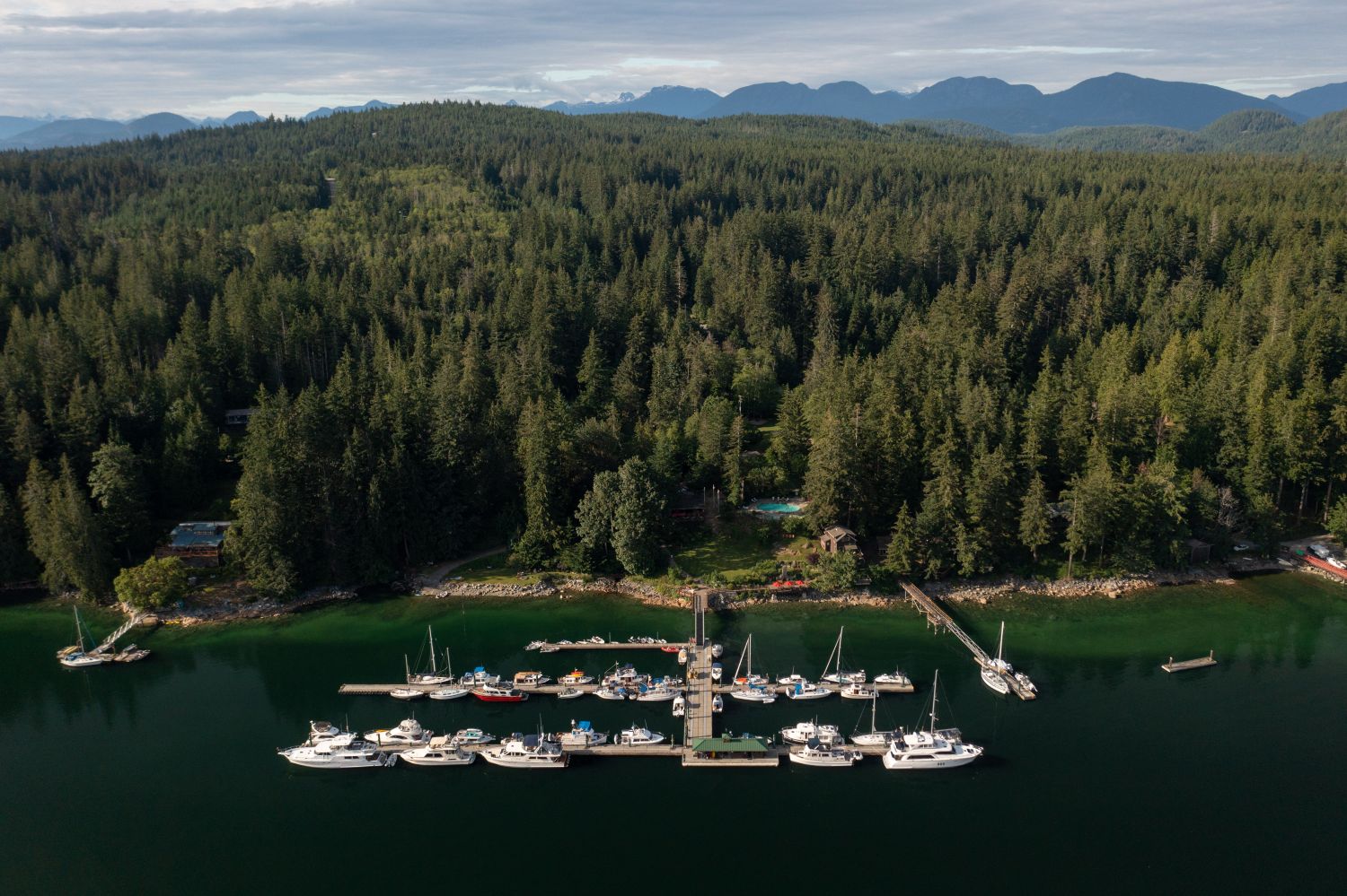 Winner small image - Gorge Harbour Marina Resort